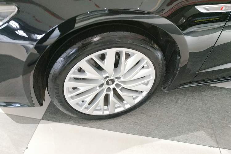 Used Audi A7L 2024 45TFSI S-line Dream-Building Edition Flow Crystal Package
