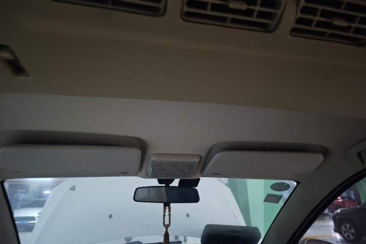 Used Dongfeng Fengon 330 2014 1.5L Manual Standard Edition DK15-02 Headliner