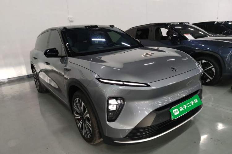 Used Nio ES8 2024 75 kWh Front Right 45 Deg