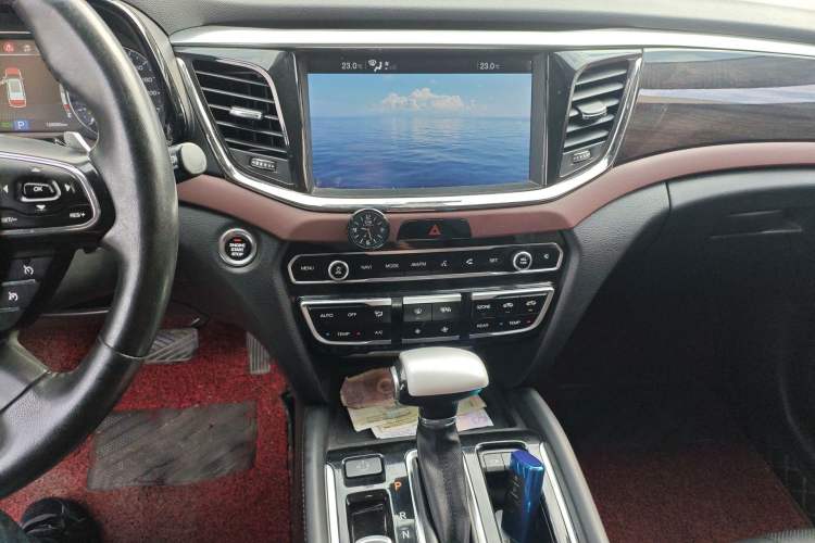 Used GAC Trumpchi GS8 2017 320T Two-Wheel Drive Luxury Smart Connectivity Version (7 Seats) Audio And AC Panel