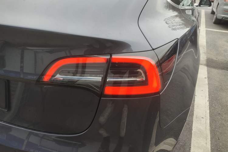 Used Tesla Model 3 2019 Long-Range Rear-Wheel-Drive Version