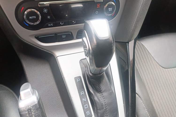 Used Ford Focus 2012 Hatchback 2.0L Automatic Luxury Sport Model Gear Lever