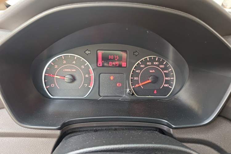 Used Wuling Hongguang V 2022 1.5L Jingqu Edition Enclosed-Window Vehicle with Hydraulic Power Steering LAR
