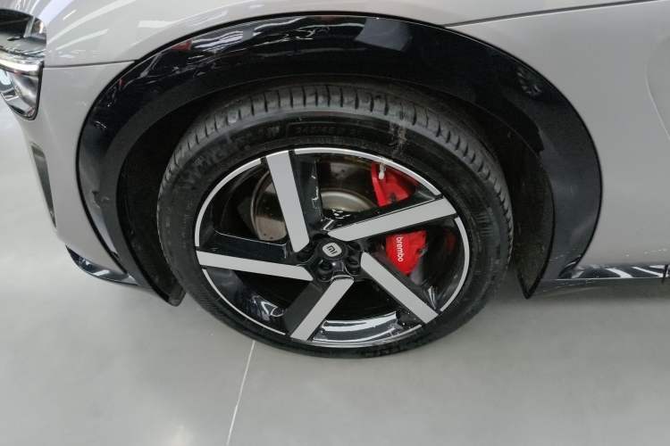 Used Xiaomi Auto YU7 2025 Ultra-Long Range High-Performance All-Wheel-Drive Max Edition
