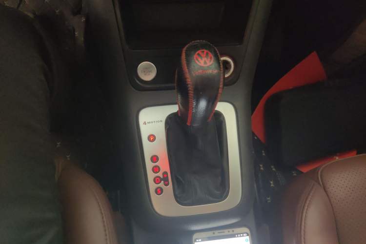 Used Volkswagen Tiguan 2013 2.0 TSI Automatic All-Wheel Drive Luxury Edition Gear Lever