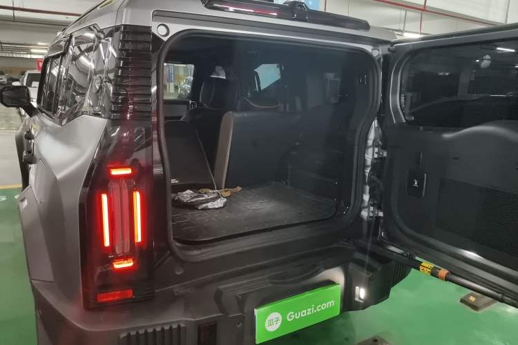 Used JETOUR Traveler 2023 2.0T All-Wheel Drive CrossPRO+ Trunk