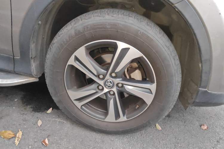 Used Toyota RAV4 2015 2.0L CVT Two-Wheel Drive Fashion Edition