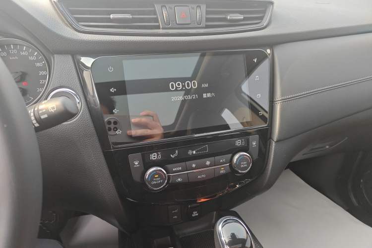 Used Nissan X-Trail 2019 2.5L CVT Smart Connect Luxury Edition 4WD Audio And AC Panel