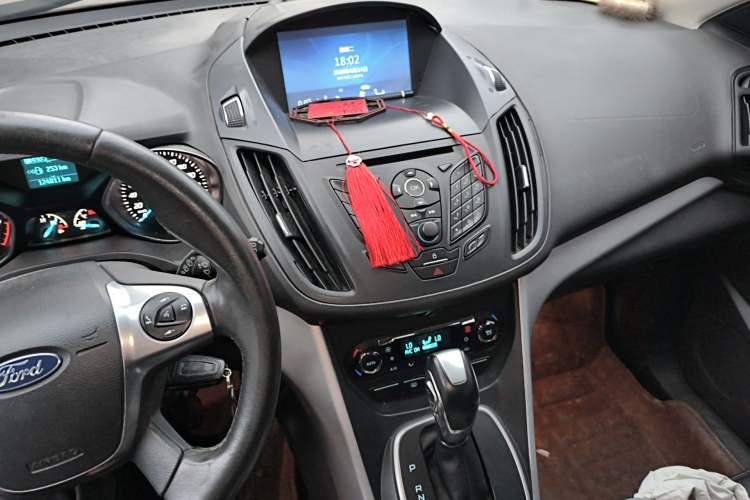 Used Ford Kuga 2015 1.5L GTDi Two-Wheel Drive Fashion Edition Audio And AC Panel