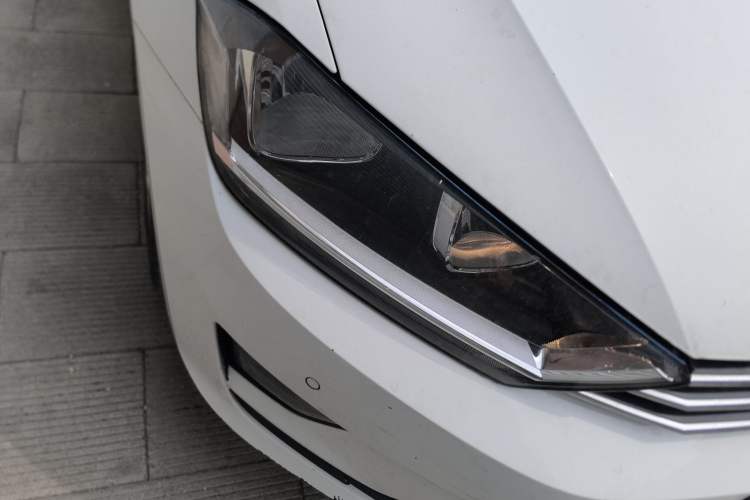 Used Volkswagen Golf Sportsvan 2016 280TSI Automatic Luxury Model Right Front Headlight