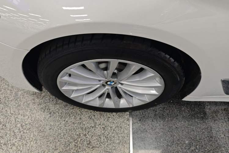 Used BMW 5 Series New Energy 2020 Mileage Upgrade Version 530Le Luxury Package Left Front Wheel Hub