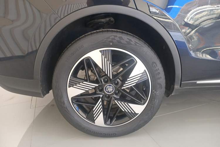 Used BYD Tang New Energy 2024 DM-i Glory Edition 112KM Prestige Model Right Rear Wheel Hub