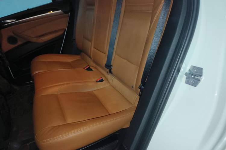 Used BMW X6 2014 xDrive35i five-seater
