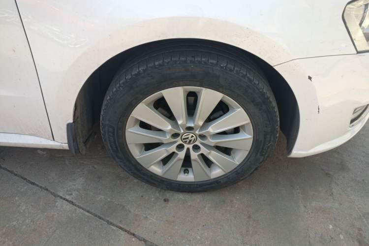 Used Volkswagen Lavida 2013 Restyled Classic 1.6L Manual Comfort Edition
