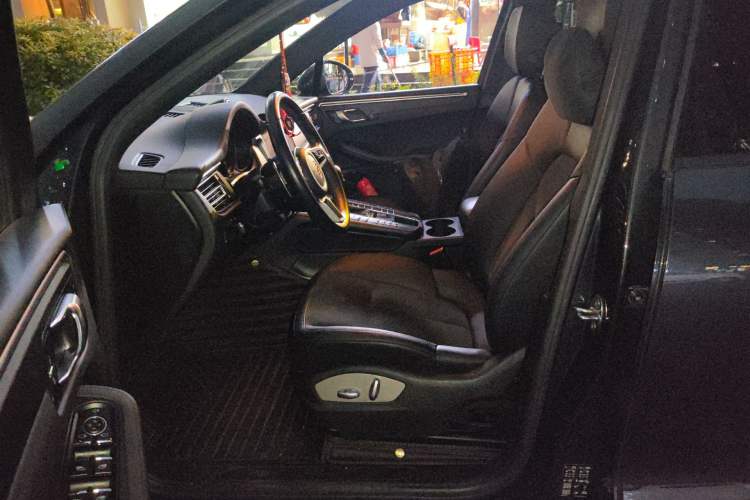 Used Porsche Macan 2018 Macan 2.0T Left Front Seat