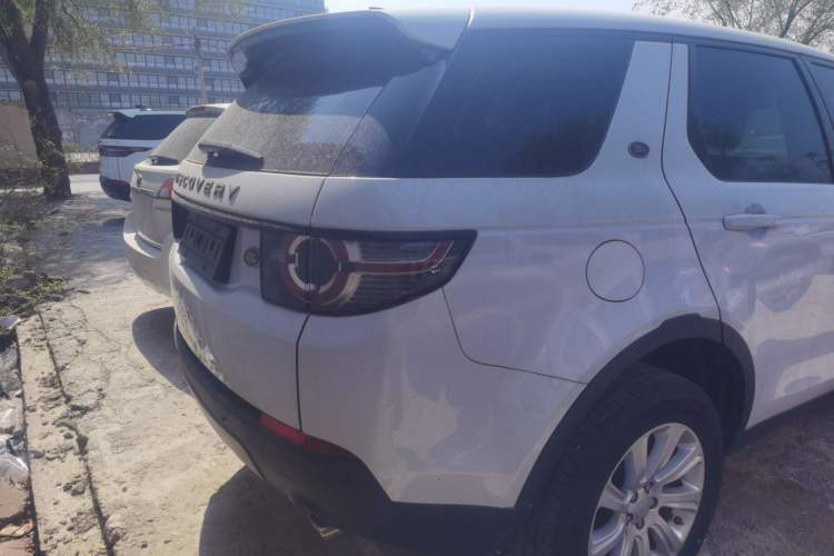 Used Land Rover Discovery Sport 2018 240 PS PURE Edition Rear Right 45 Deg