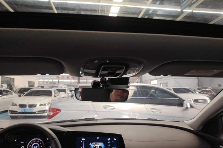 Used Hyundai Elantra 2022 1.5L CVT LUX Prestige Edition
