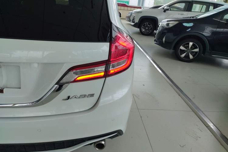 Used Honda Jade 2017 1.8L automatic Comfort version 5 seats
