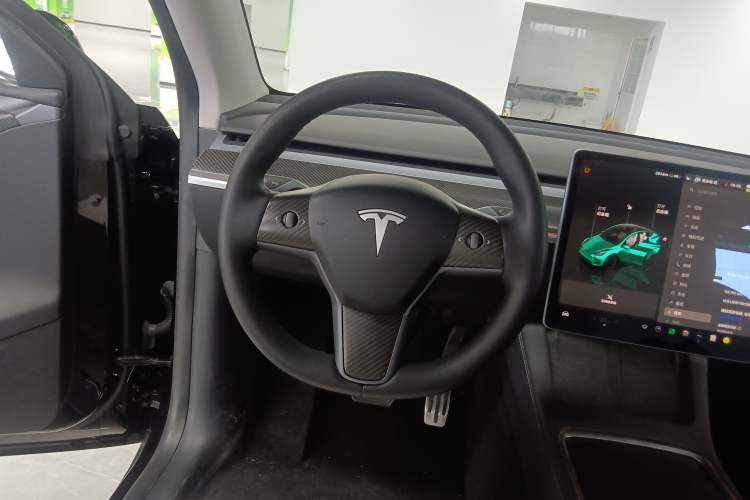 Used Tesla Model Y 2022 Long-Range All-Wheel-Drive Version
