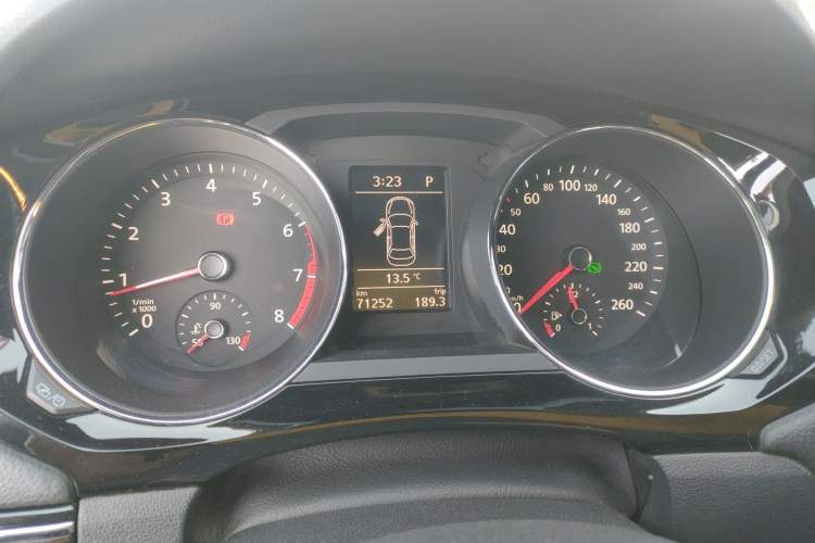 Used Volkswagen Sagitar 2015 230TSI Automatic Luxury Model Instrument Cluster