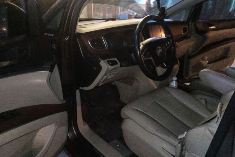 Used Buick GL8 2015 2.4L Luxury Business Premium Edition
