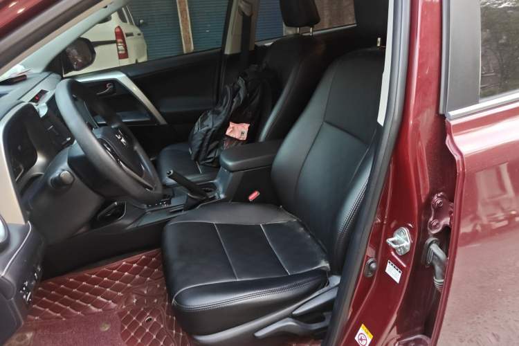 Used Toyota RAV4 2016 2.0L CVT Two-Wheel Drive Fashion Edition China V Standard Left Front Seat