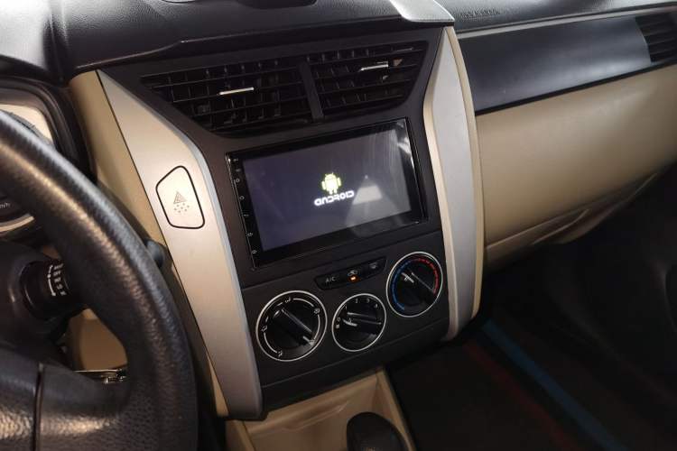 Used Venucia R50 2012 1.6L Automatic Prestige Edition Audio And AC Panel