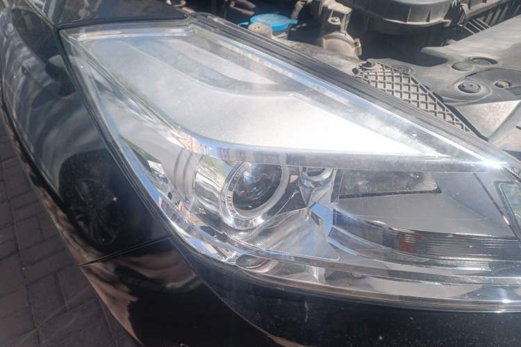 Used BAIC Senova X65 2015 2.0T Automatic Elite Model Right Front Headlight