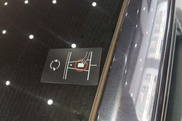 Used Tesla Model Y 2024 Long-Range All-Wheel-Drive Version Interior 1