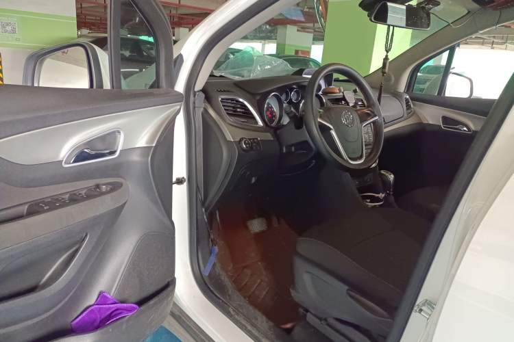 Used Buick Encore 2015 1.4T Automatic Two-Wheel Drive Urban Elite Version
