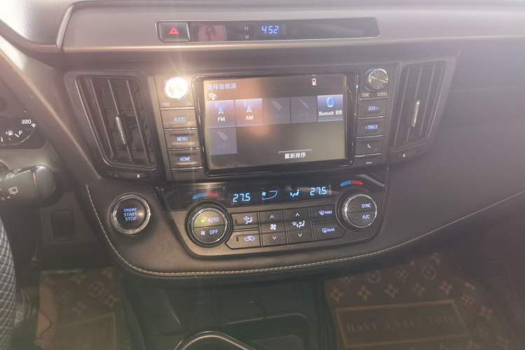 Used Toyota RAV4 2016 2.0L CVT Two-Wheel Drive Smart Edition China V Standard Audio And AC Panel