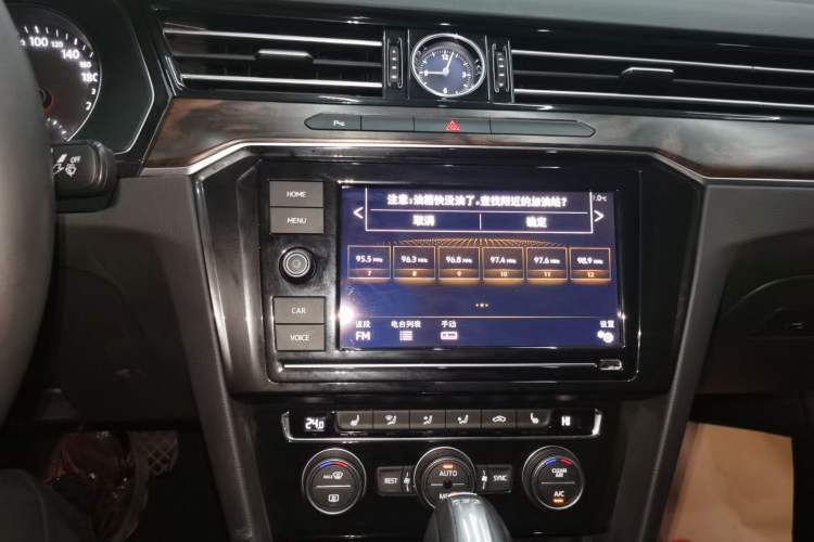 Used Volkswagen Magotan 2019 330TSI DSG Luxury Model China V Standard Audio And AC Panel