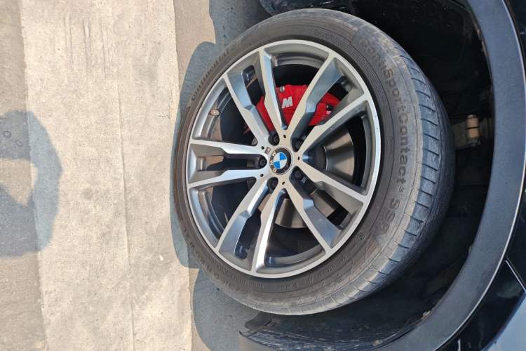 Used BMW X6  Right Front Wheel Hub