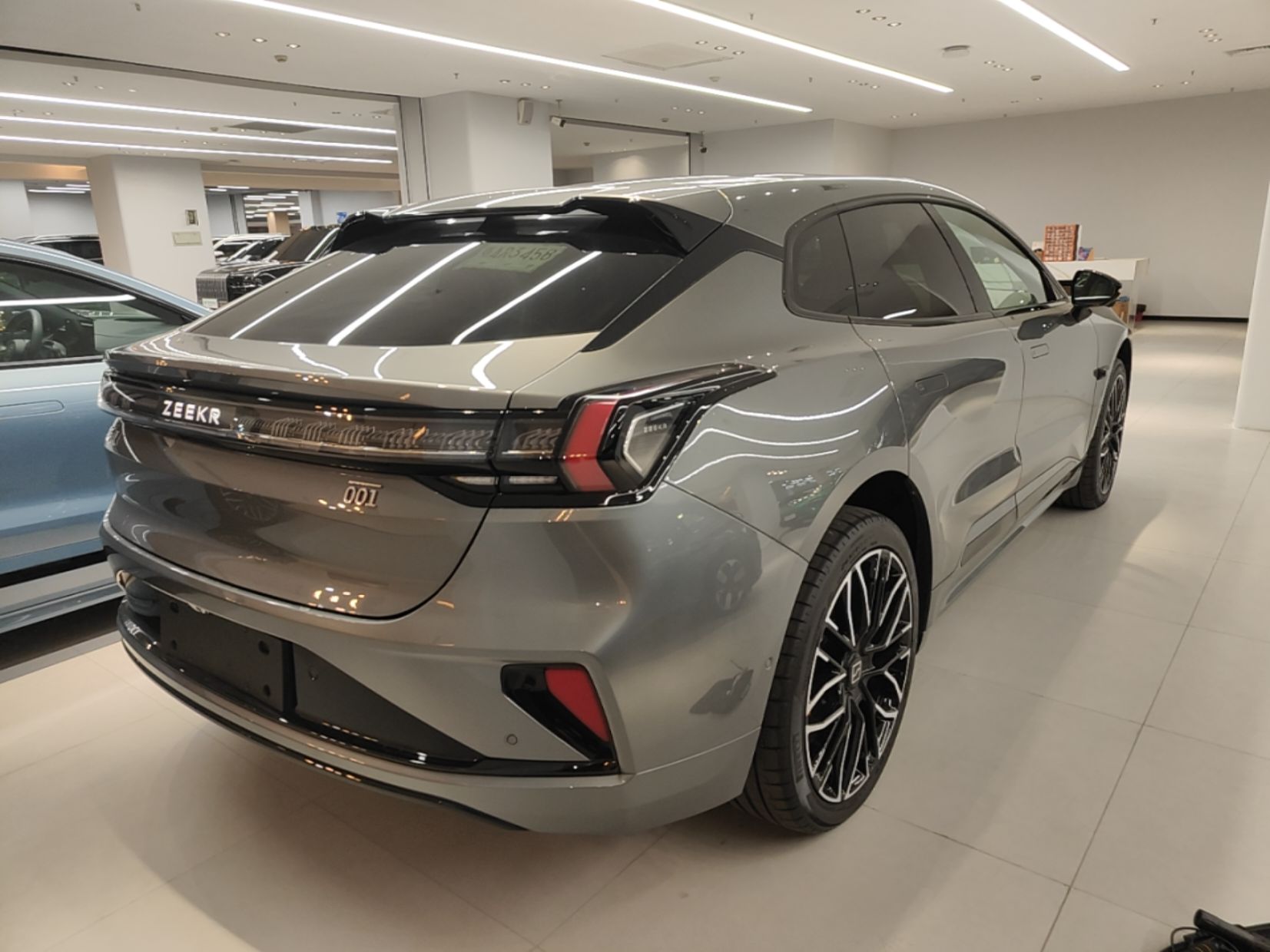 Zeekr 001 2025 YOU Edition 100 kWh All-Wheel Drive — снимка 6