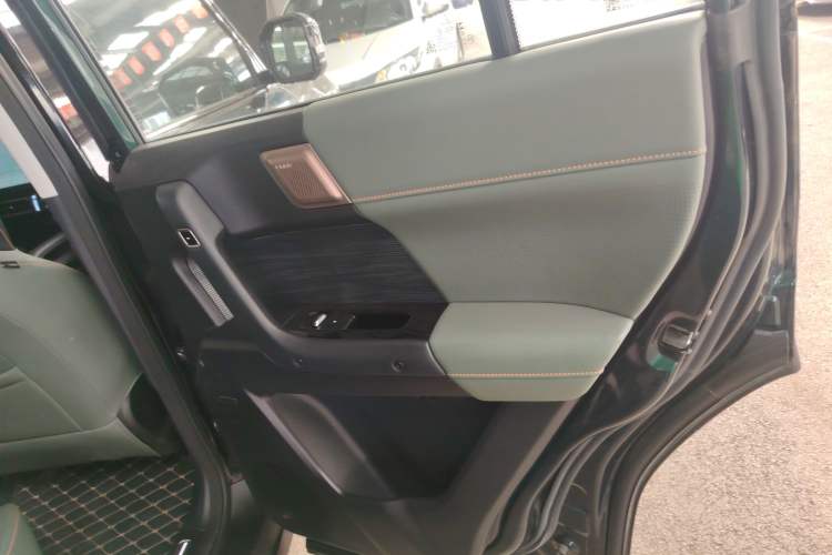 Used iCAR 03 2024 501km Four-wheel Drive Long-Range Advanced Version