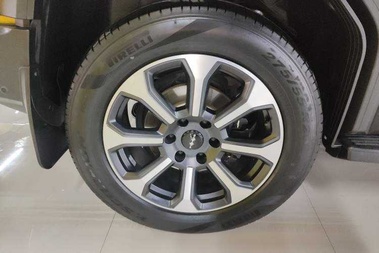 Used Formula Leopard Leopard 5 2023 Navigator Edition
