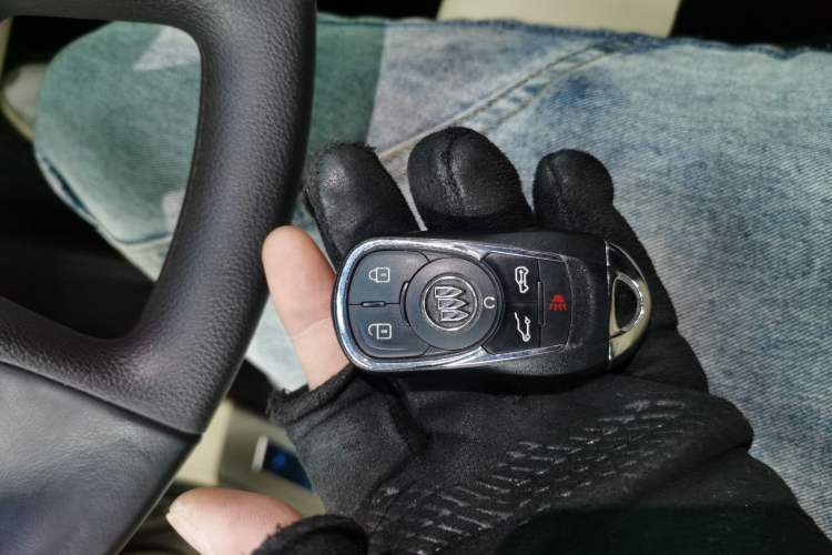 Used Buick GL8 2022 ES Landtrek 653T Luxury Edition