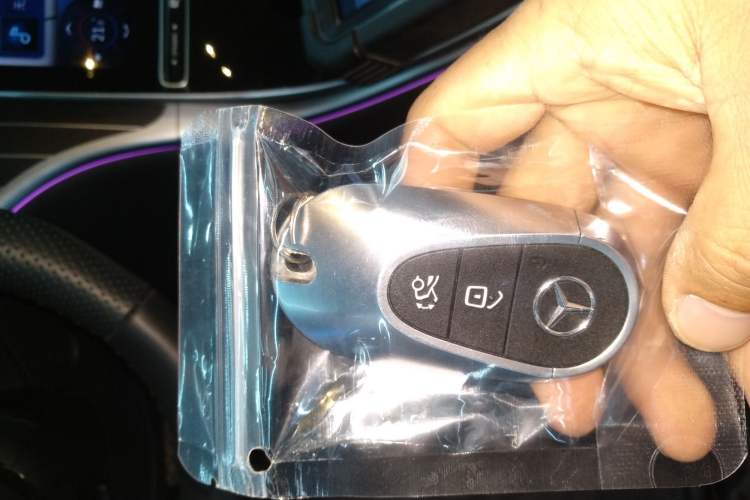 Used Mercedes-Benz C-Class 2024 Facelifted C-Class 260 L Night Edition Sports Version Vehicle Key