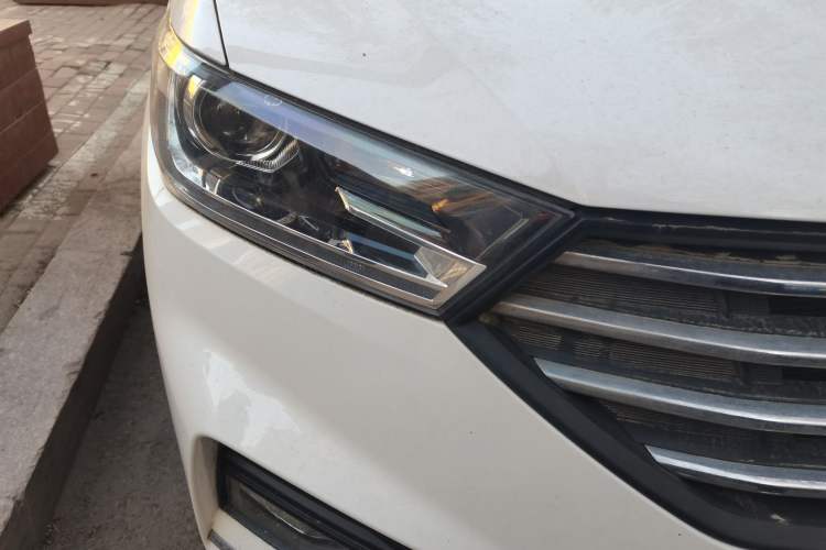 Used Baojun 360 2018 1.5L Automatic Luxury Version China V Right Front Headlight