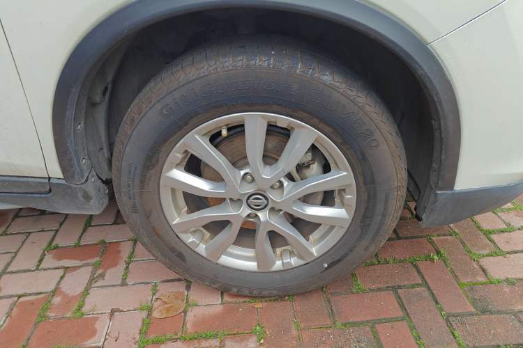 Used Nissan X-Trail 2017 2.0L CVT Comfort Edition 2WD Right Front Wheel Hub