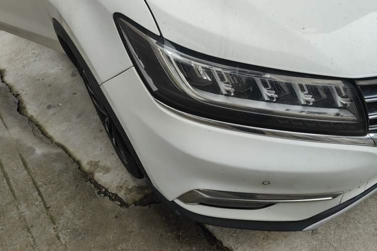 Used Roewe RX5 2017 20T Two-Wheel Drive Automatic Internet Elite Edition Right Front Headlight