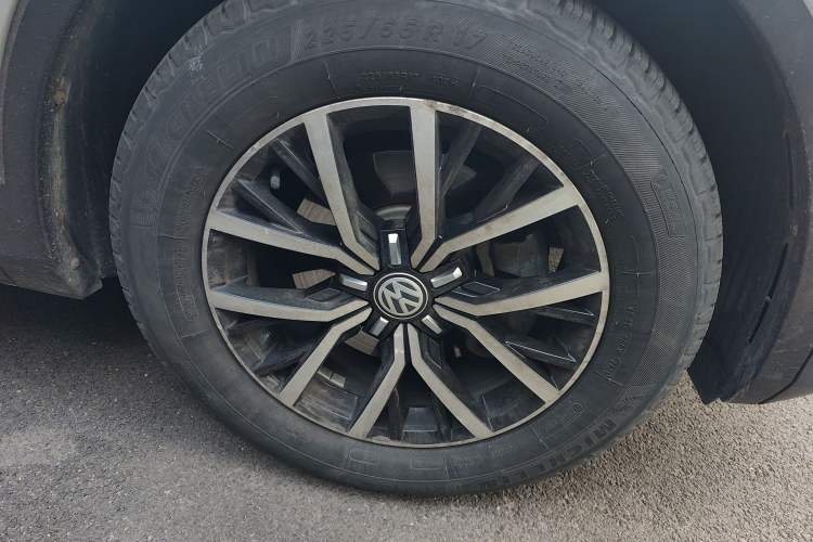 Used Volkswagen Tiguan L 2018 Facelift 330TSI Automatic Two-Wheel Drive Luxury Edition Right Front Wheel Hub