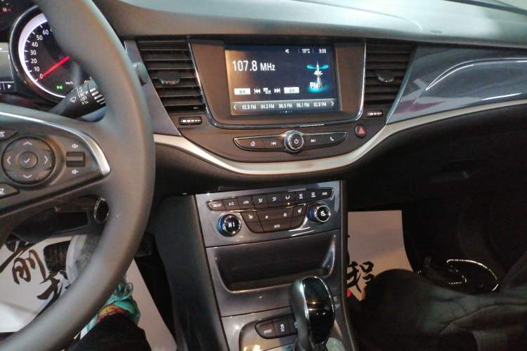 Used Buick Verano 2016 Hatchback 15S Automatic Leading Model Audio And AC Panel