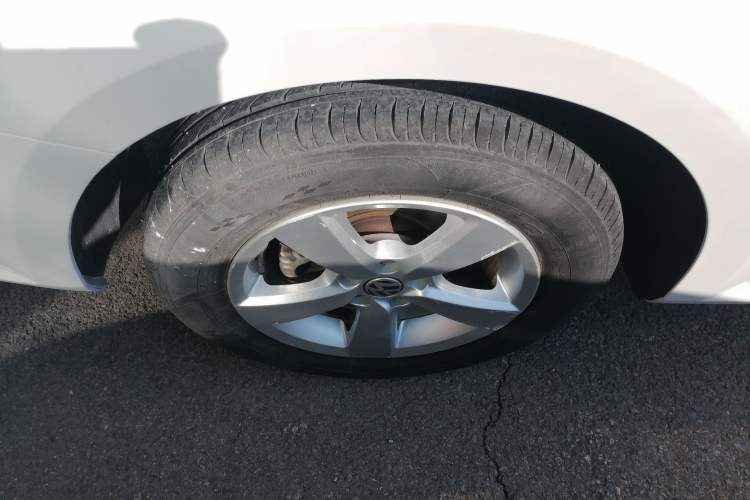 Used Volkswagen Lavida 2017 1.6L Automatic Comfort Edition Right Rear Wheel Hub