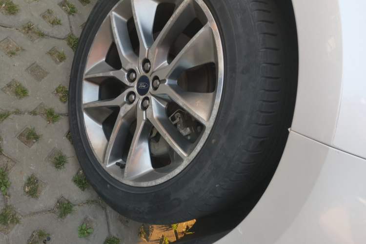 Used Ford Edge 2017 EcoBoost 245 Four-Wheel-Drive Flagship 7-Seater Right Front Wheel Hub