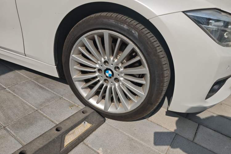 Used BMW 3 Series 2018 320Li Fashion Model Right Front Wheel Hub