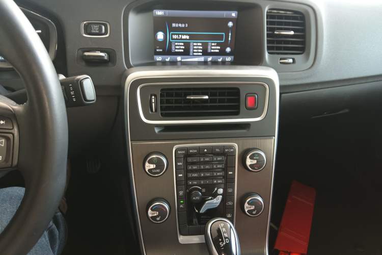 Used Volvo S60 2014 S60L T5 Intelligent Drive Edition Audio And AC Panel