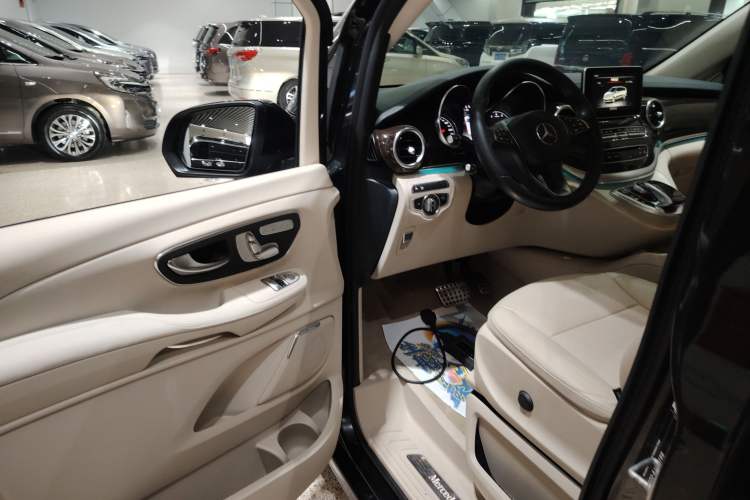 Used Mercedes-Benz V-Class 2017 V 260 L Prestige Extended Edition
