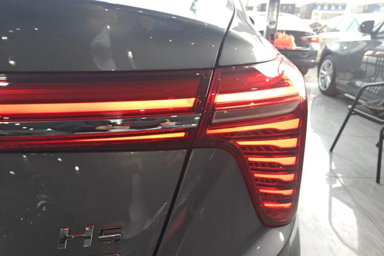 Used Hongqi H5 2023 2.0T Automatic Smart Connect Flagship Edition
