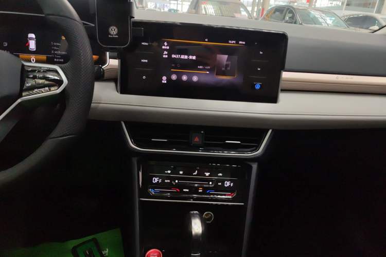 Used Volkswagen Tharu 2023 300TSI Two-Wheel-Drive Moonlight Edition Audio And AC Panel